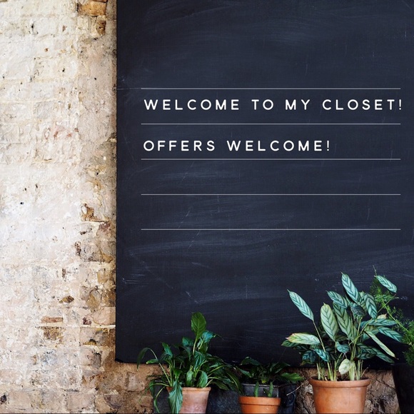 Welcome to me closet! - Picture 3 of 7